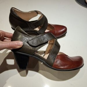 Mentha Women's Elegant Two-Tone Leather Mary Jane Heels (Size EU 38/US 7.5-8)